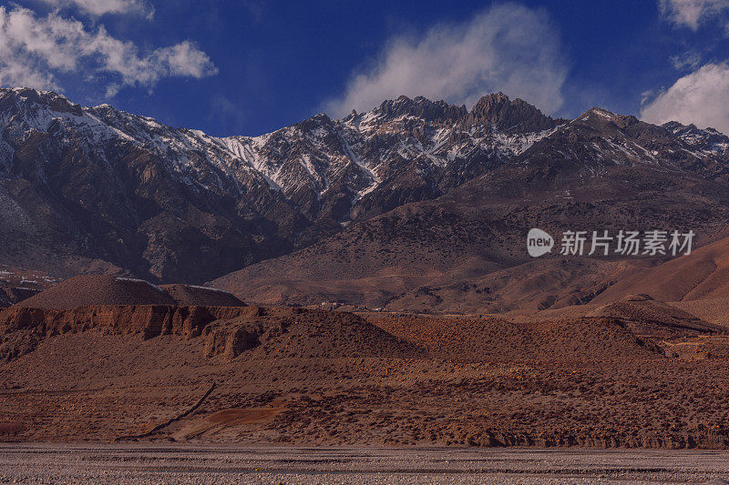 尼泊尔，Mustang，喜马拉雅山，Kagbeni, Kali Gandaki的山地景观